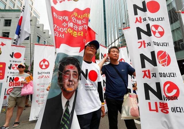 اعتراضات مردم کره جنوبی علیه آبه و شراکت اطلاعاتی با ژاپن